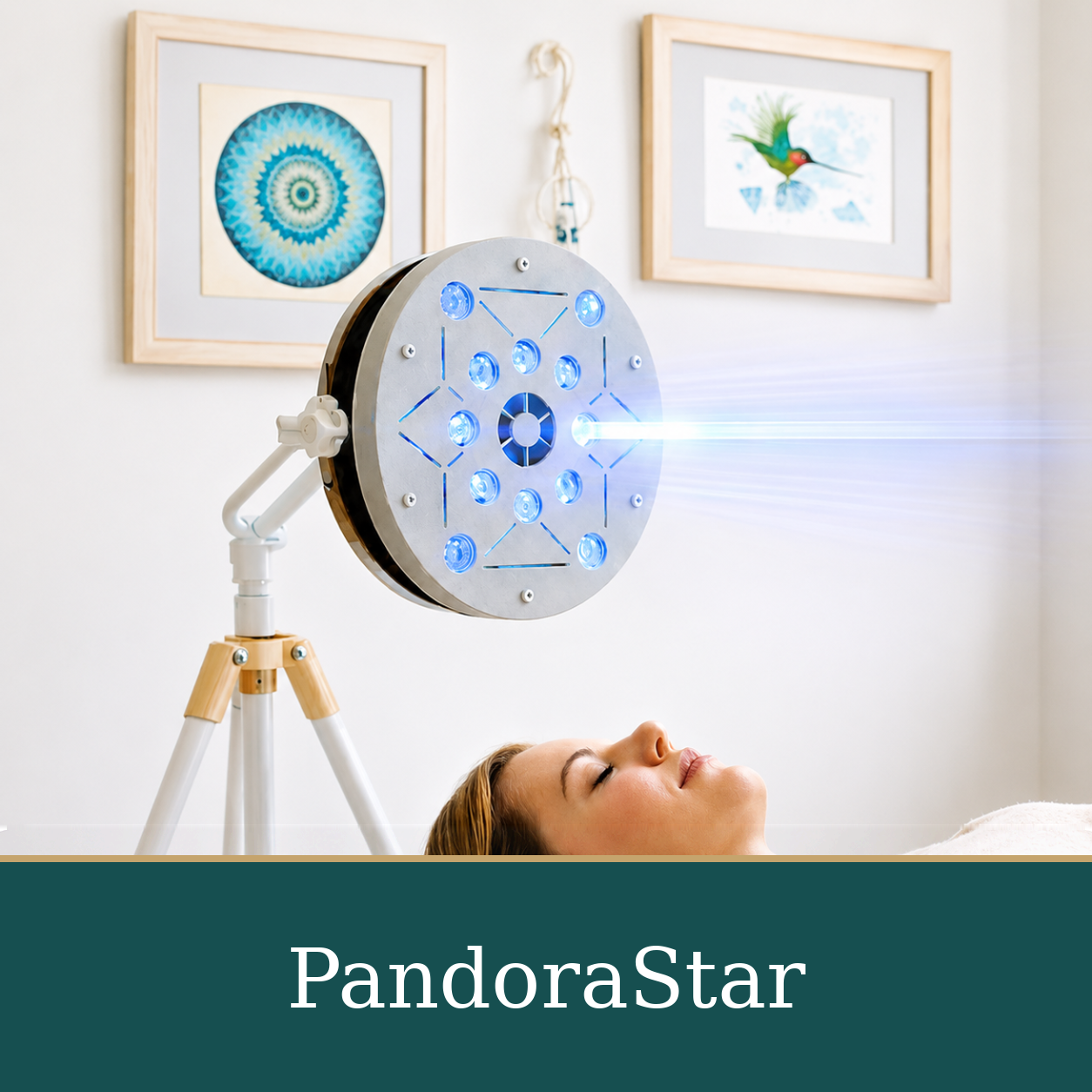 Mujer recostada con los ojos cerrados junto a una lámpara de estimulación luminosa PandoraStar.